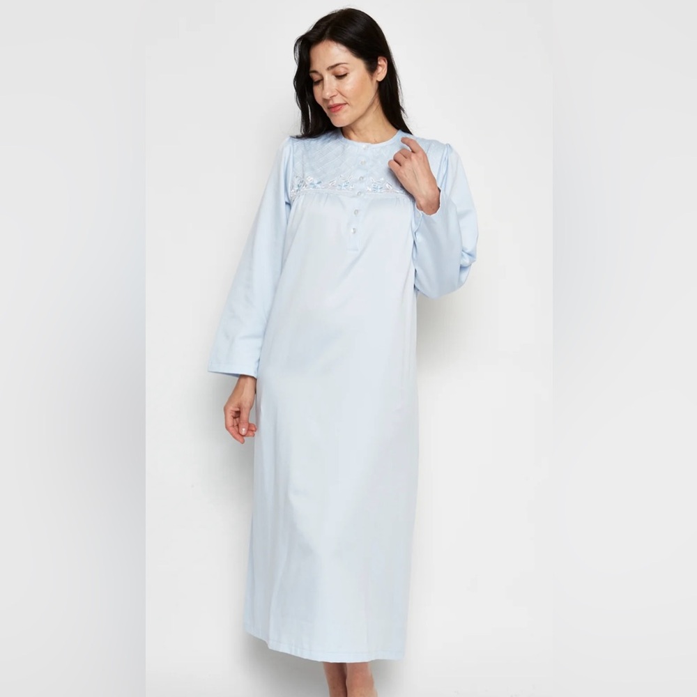 Kayanna Light Blue Long Sleeve Nightgown - EUC